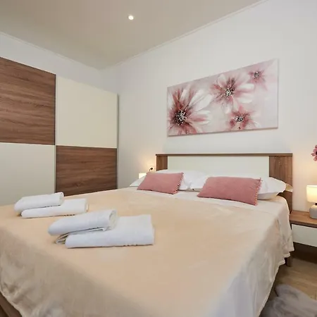 Marija * 特罗吉尔